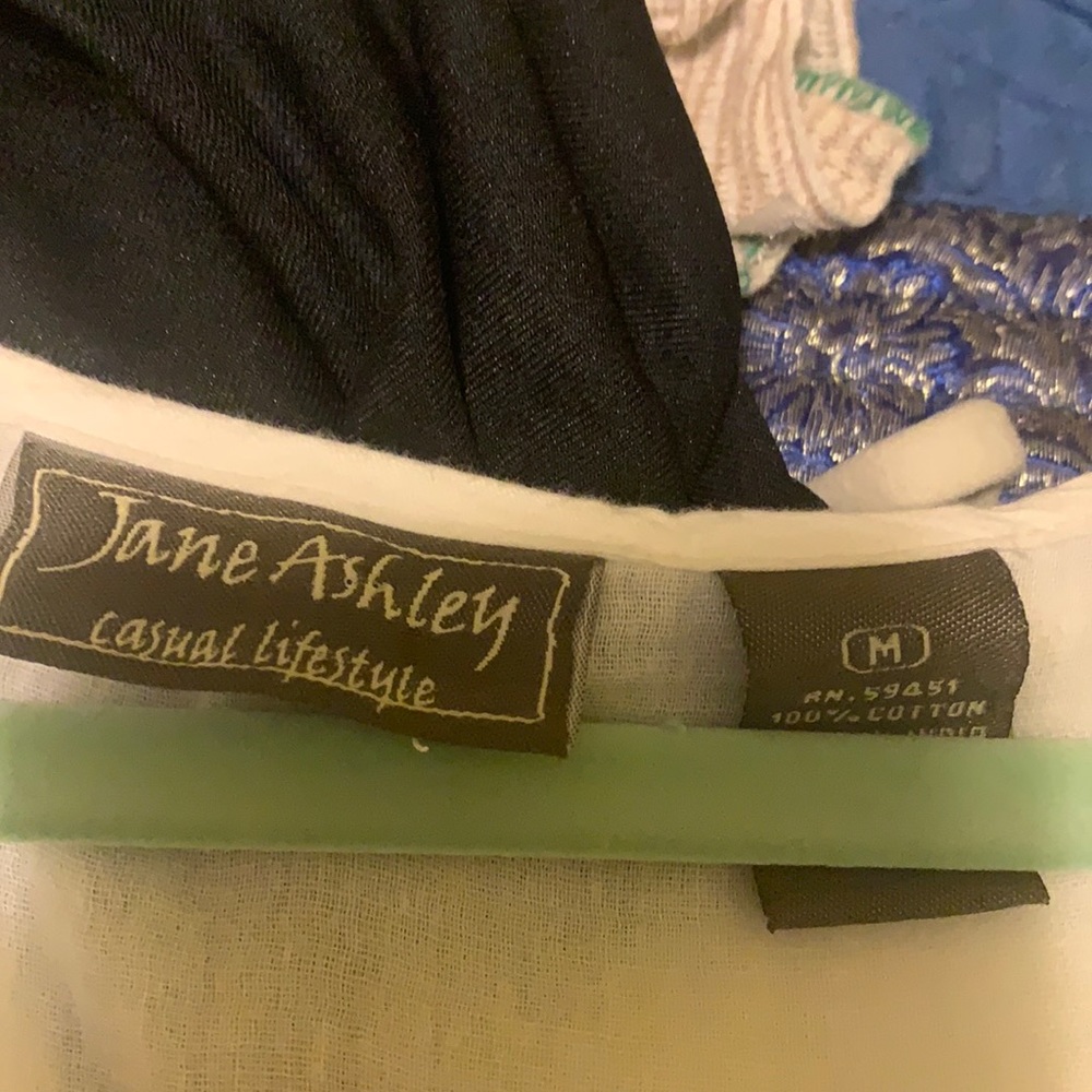 White sleeveless dress